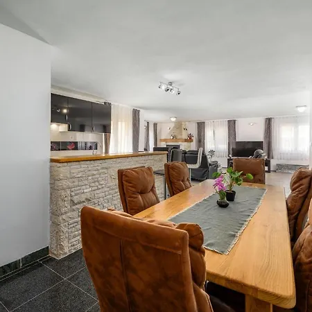 Holiday home Beautiful In Savicenta With Sauna *