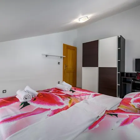 Beautiful In Savicenta With Sauna Tatil Evi