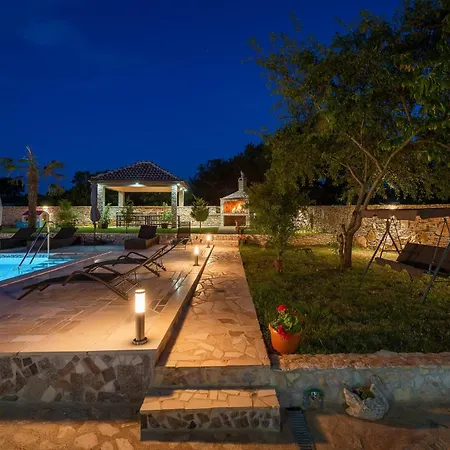 Tatil Evi Beautiful In Savicenta With Sauna