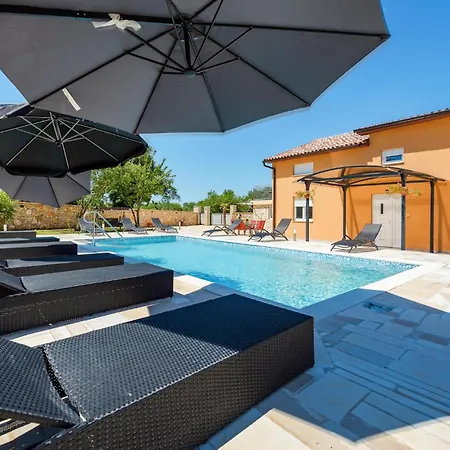 Holiday home Beautiful In Savicenta With Sauna
