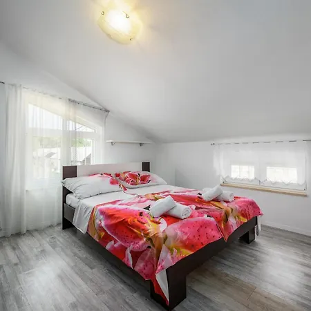 Tatil Evi Beautiful In Savicenta With Sauna Cukrici