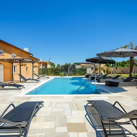 Beautiful In Savicenta With Sauna Holiday home *